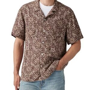 NWT Levi’s Brown Paisley Men's button up short sleeve Shirt， size small